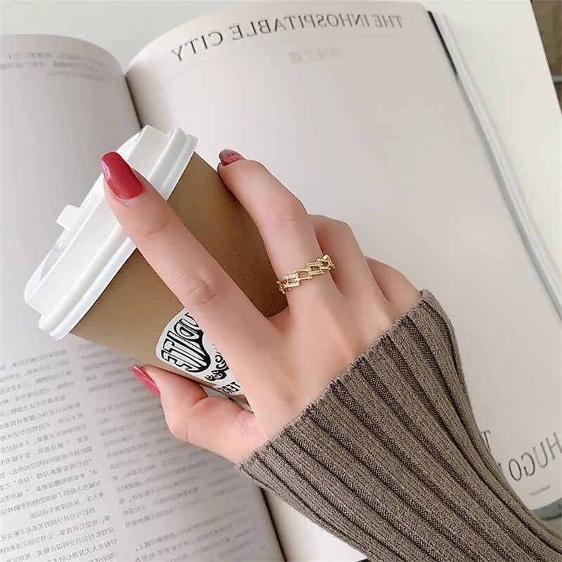 Delicate Square Staggered Ring