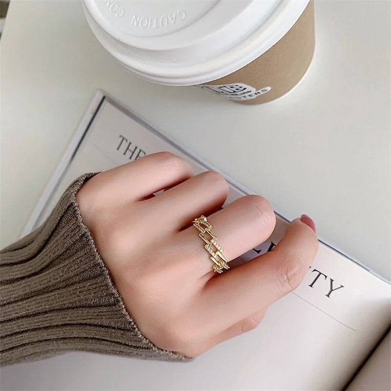 Delicate Square Staggered Ring